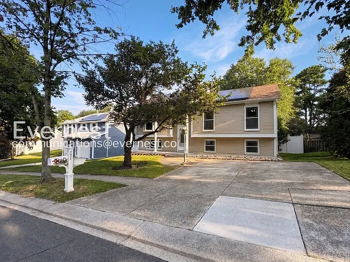 3 bed, 2.0 bath, 1818 sqft, $2,845 — Photo 3