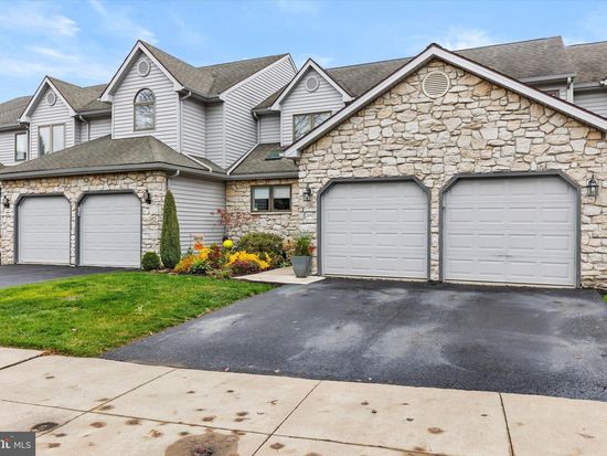 2692 Fairway Dr #2692, York, PA 17402