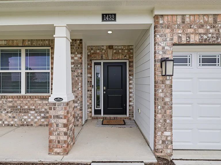 1432 Hat Band St — Photo 3