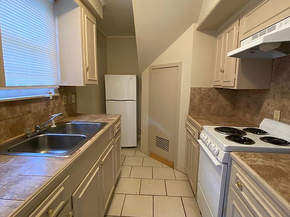 3rd image of 718 S Vine Ave #B