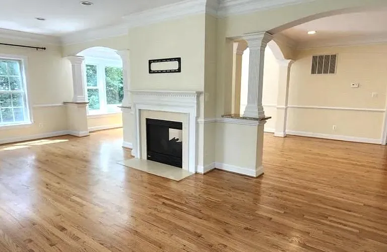 1310 Forestwood Dr — Photo 3