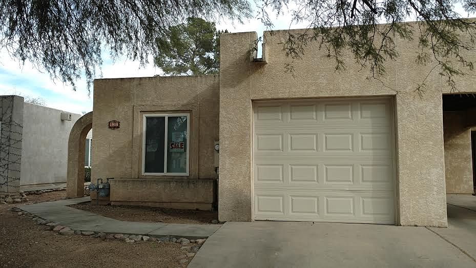 Front view of home