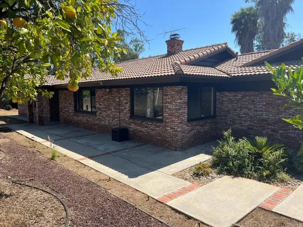 2125 Foothill Dr, Vista, CA 92084