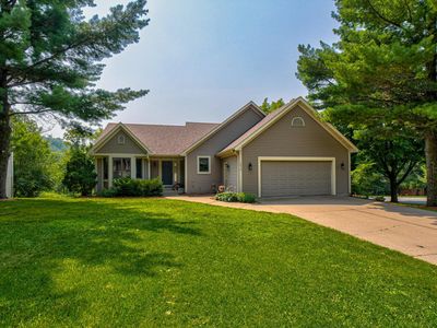 1612 Golf View Dr, River Falls, WI, 54022