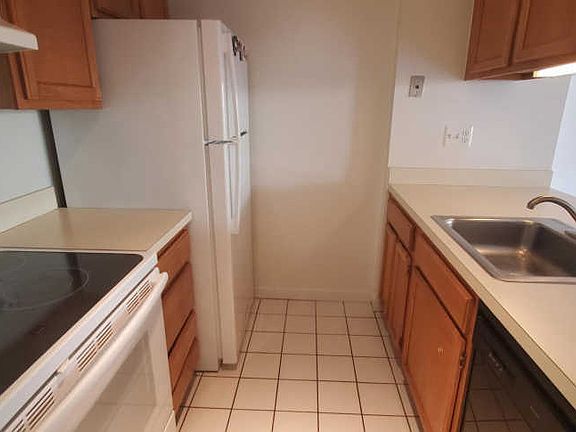 5th image of 6 Copps Hill Ct