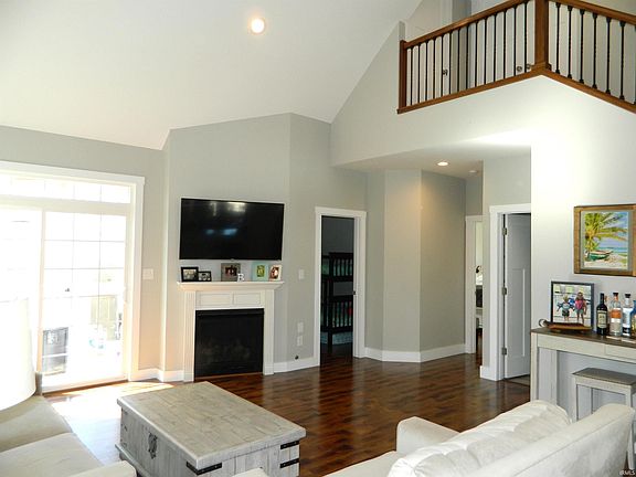 5th image of 903 W Baywood Dr