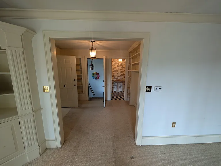 139 N Main St — Photo 8