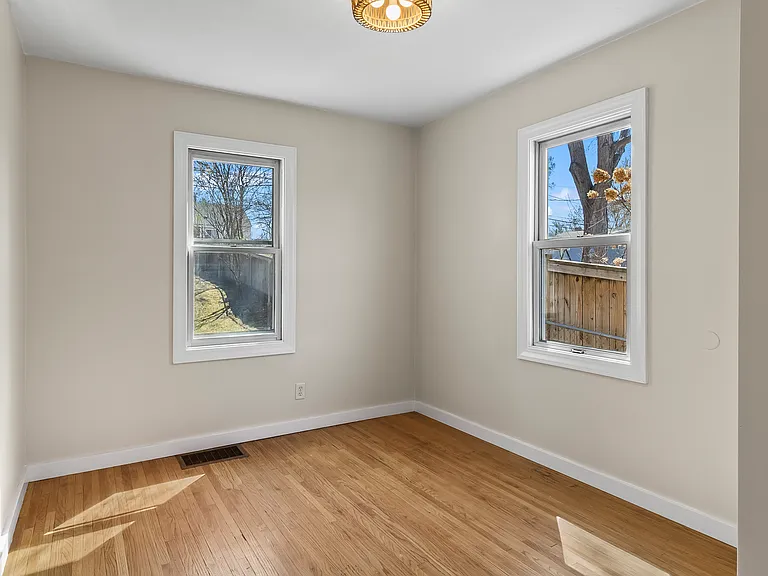 2024 S Covell Ave — Photo 6