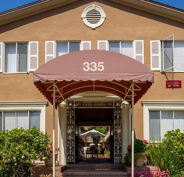 335 S Los Robles Ave #R — Photo 23