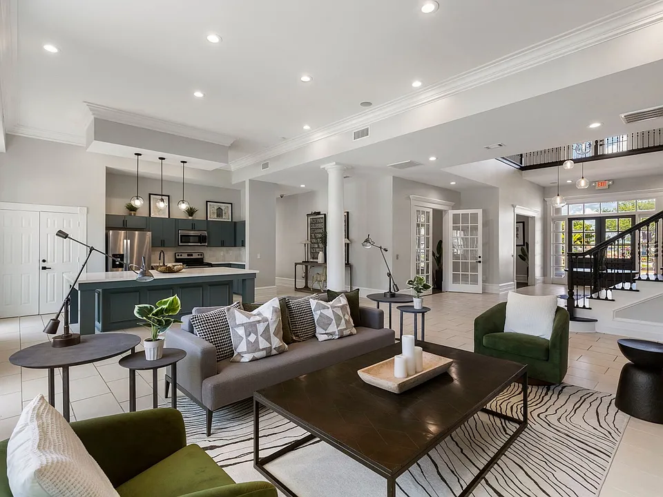 Leasing Center