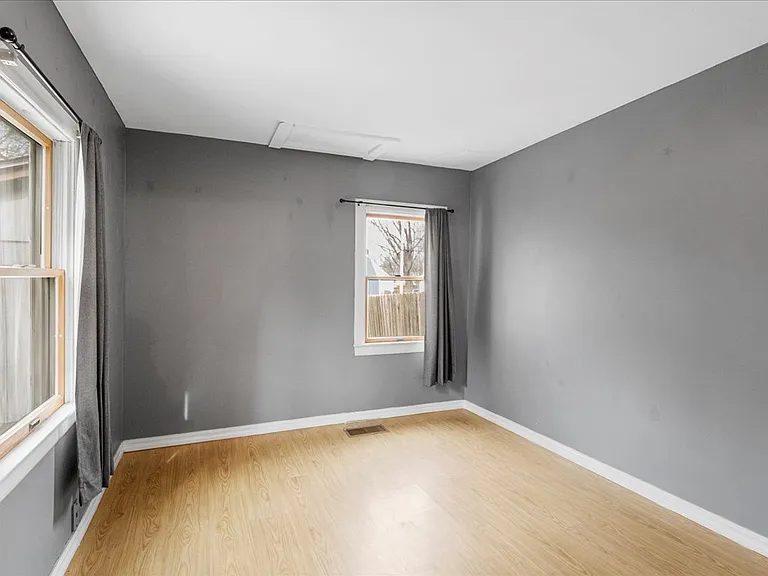 1003 N Benton Ave — Photo 10