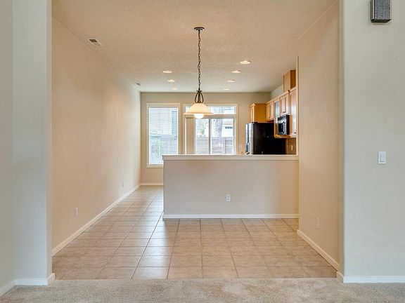 5th image of 755 NE 70th Ave