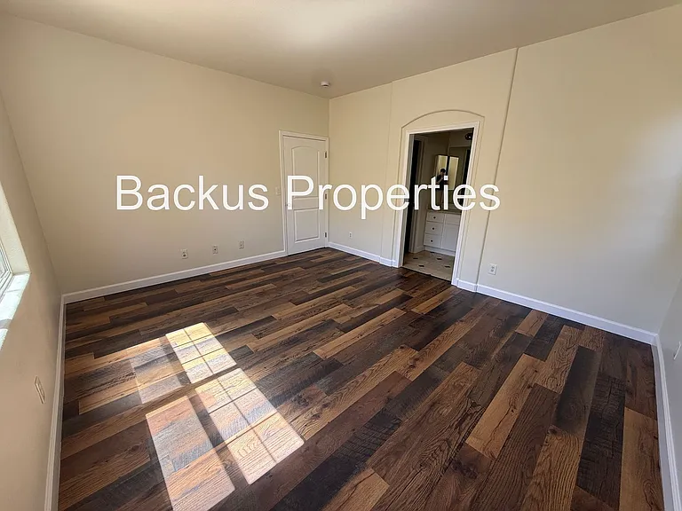 7 Moreno St — Photo 18
