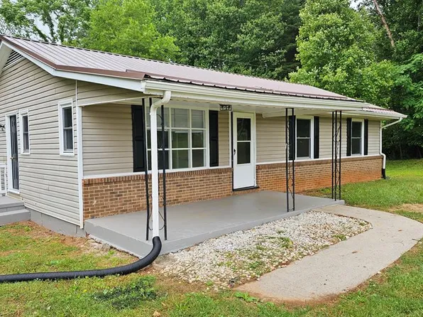 1604 Lark Dr, Chatham, VA 24531