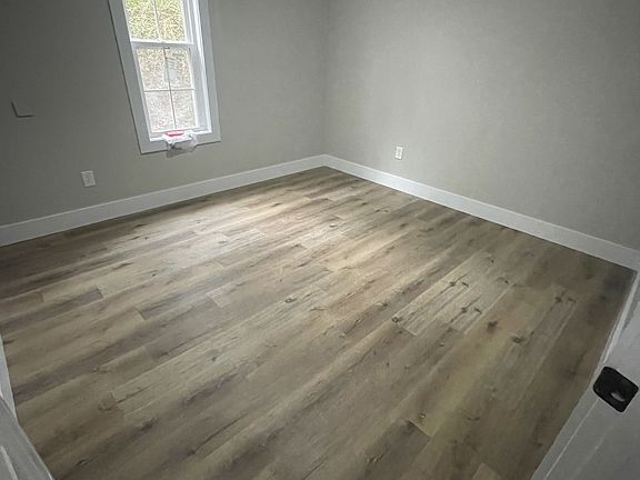 5th image of 37 Roberts Ln