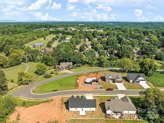 3rd image of 4953 Southview Dr