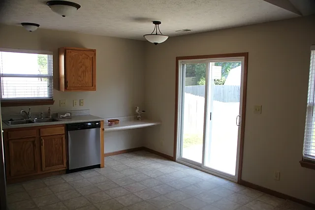 633 Royce Dr — Photo 8