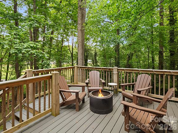 5th image of 1130 New Castle Ct