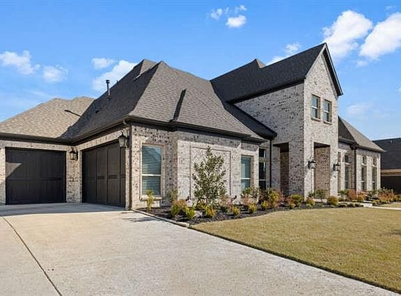3rd image of 1511 Sweetwater Ln