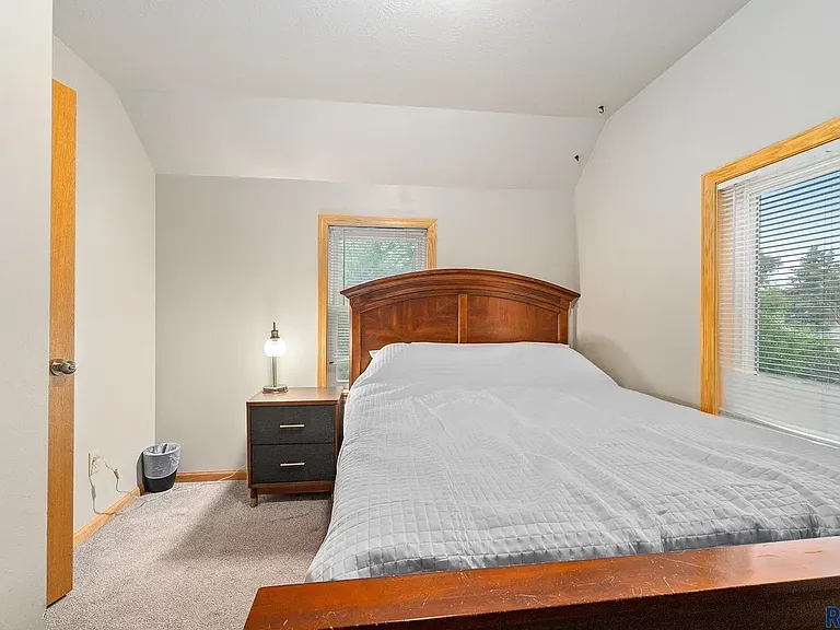2517 S Duluth Ave — Photo 11