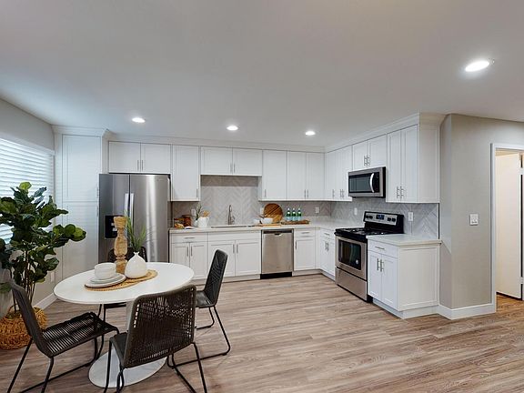 2nd image of 808 12th St #L