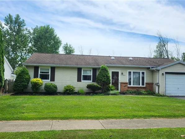 1495 Dangelo Dr, North Tonawanda, NY 14120