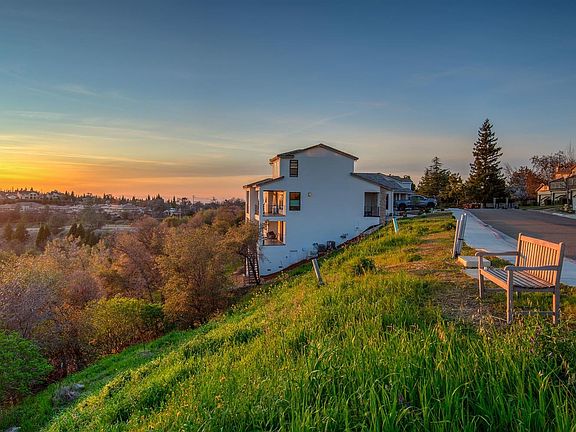 2nd image of 1140 Lantern View Dr