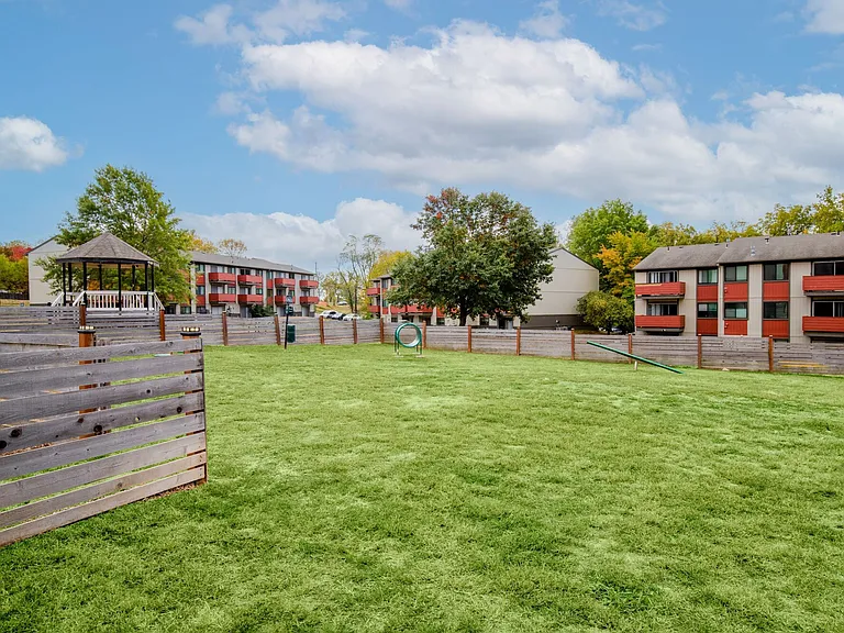 Applewood At The Cove Apartments — Photo 26