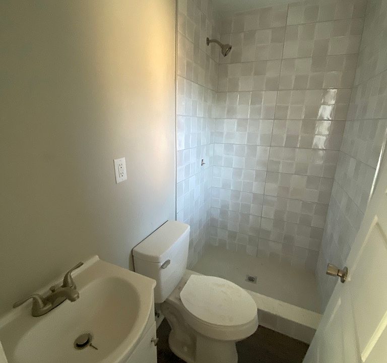 2nd image of 8231 Newport Rd