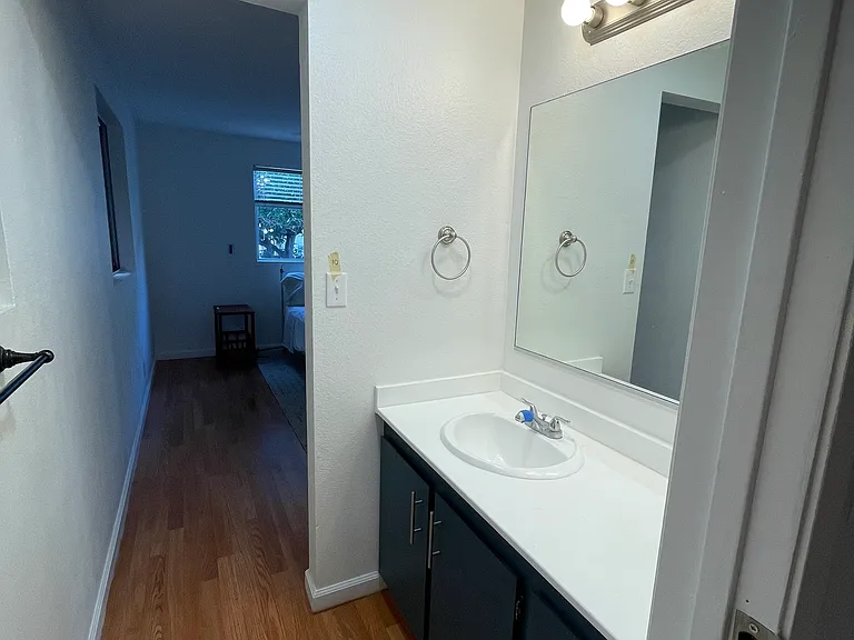 En-suite master bathroom)