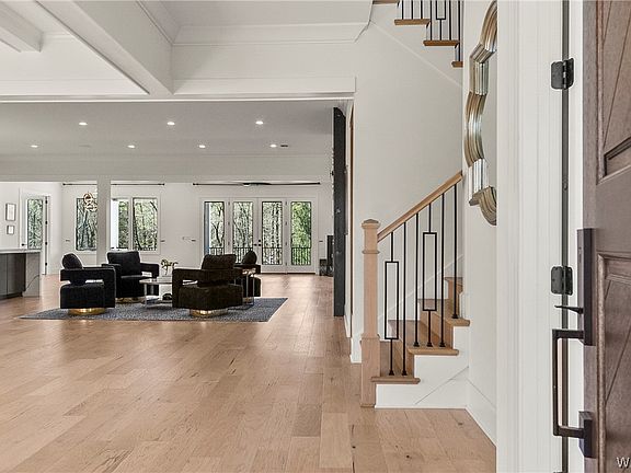 4th image of 5372 Alexander Ave