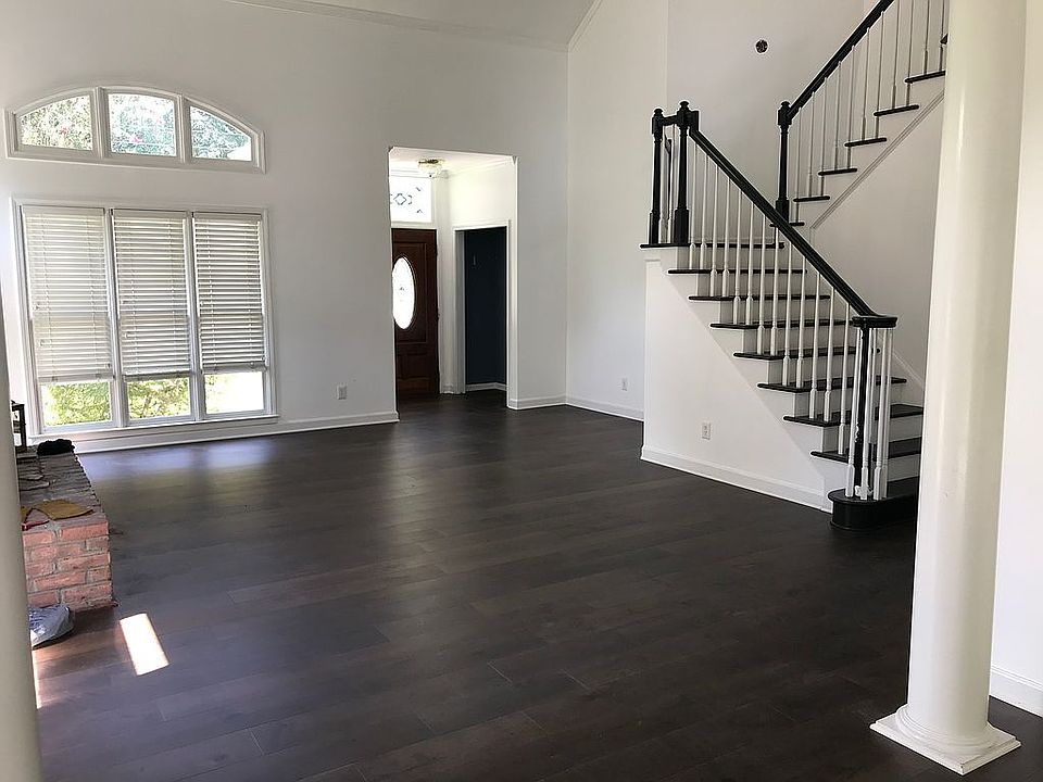 2nd image of 6620 Pine Ridge Cir