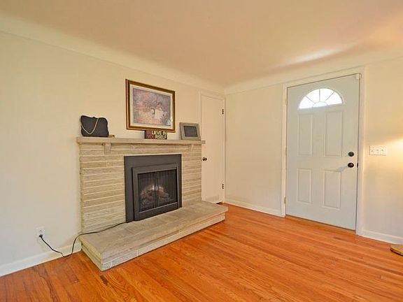3rd image of 5501 Garrett Dr