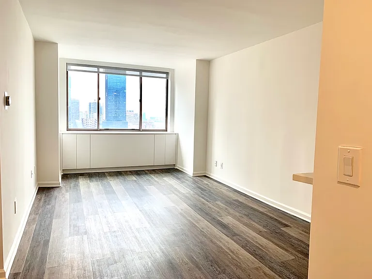 520 W 43rd St #31J — Photo 1
