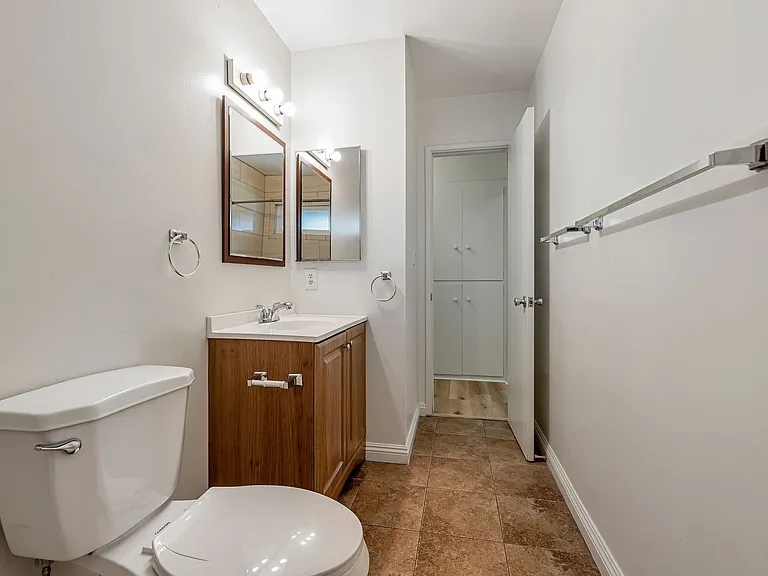 1139 N Shattuck St — Photo 16