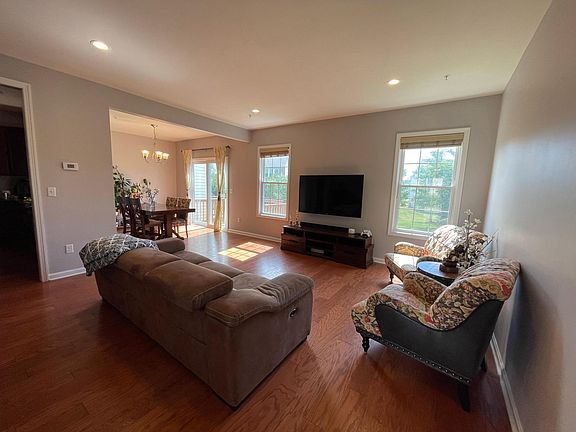 1st Floor Living/Dining Area