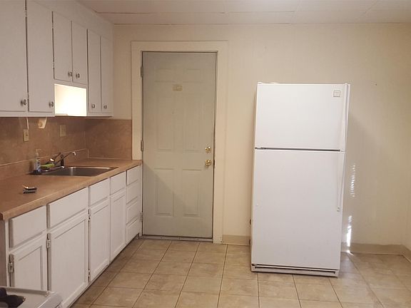 3rd image of 1142 Wayburn St
