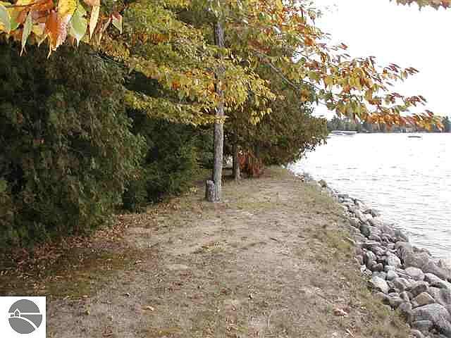 1st image of E Shore Dr