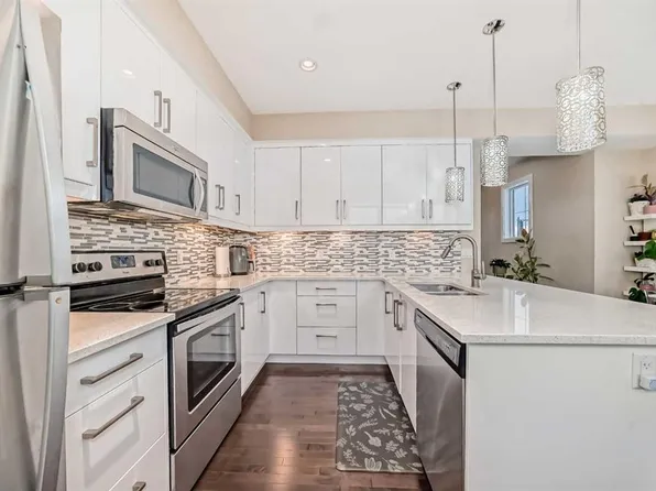 4 E Quarry Ln SE, Calgary, AB T2C 5N4