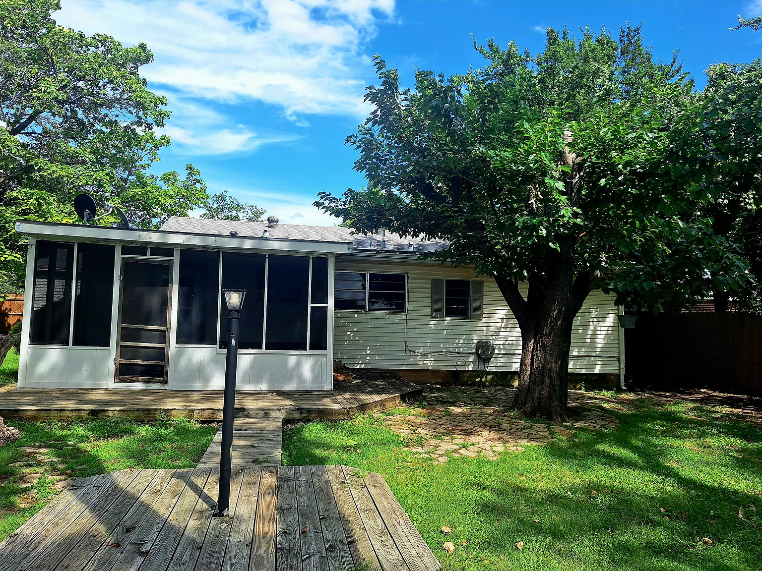 3 bed, 1726 sqft, $2,000 — Photo 2
