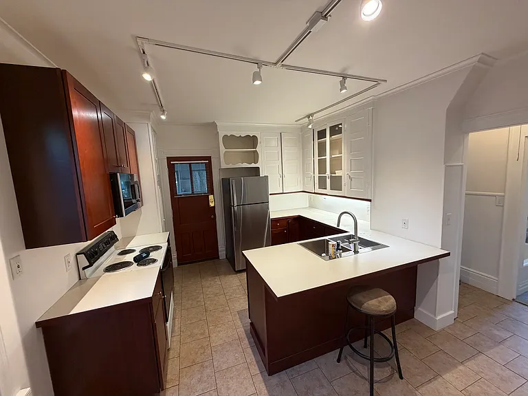 136 Reed Ave #136 — Photo 2
