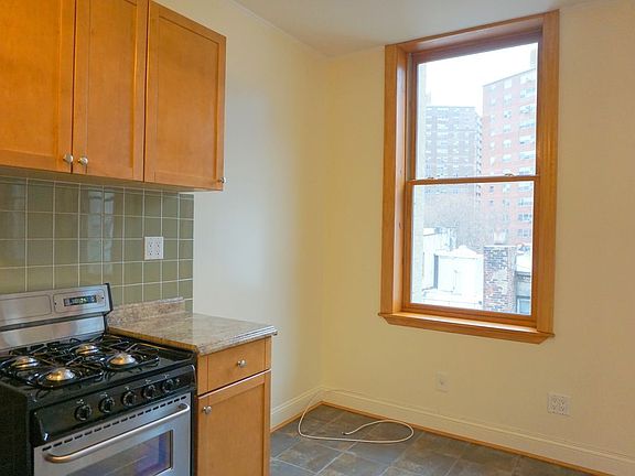 2nd image of 114 E 7th St APT 15