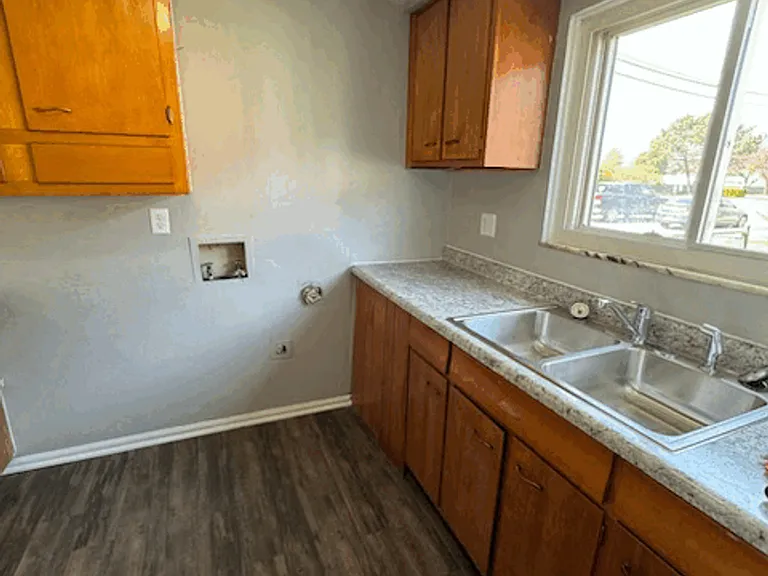 2525 Consaul St — Photo 4