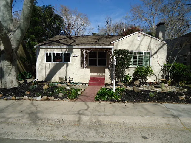 1833 Larkin Way photo 1