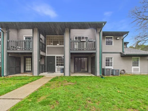 1940 Phillips Rd APT 17, New Bedford, MA 02745