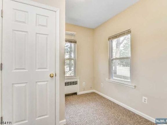 4th image of 51 Lakeview Ave