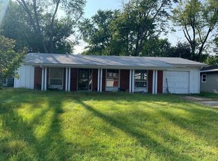 206 McKnight Rd, Fairview Heights, IL 62208