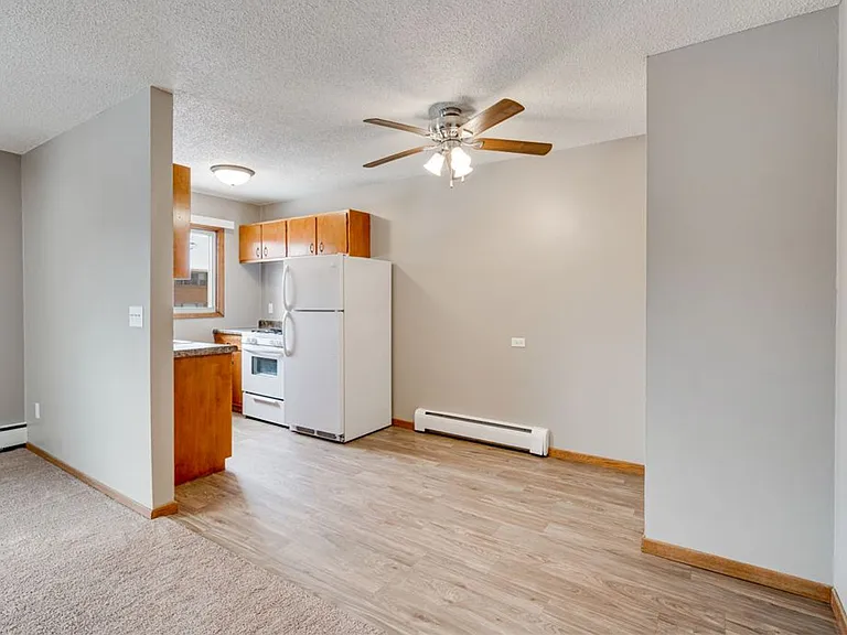 Moore Lake Apartments — Photo 34
