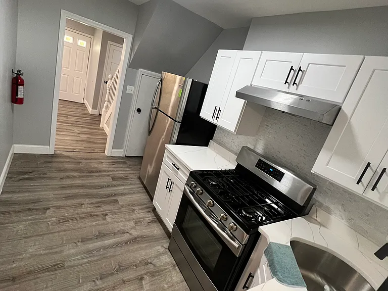 829 Sylvan St — Photo 1