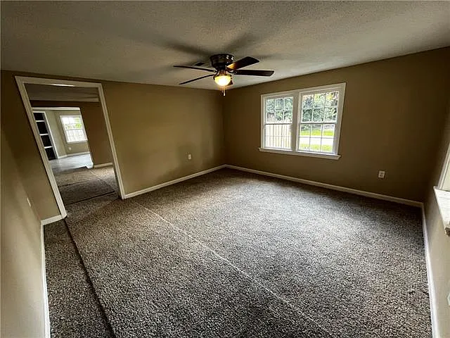 3 bed, 1.0 bath, 1120 sqft, $1,500 — Photo 2